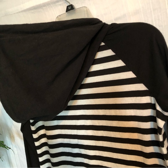 MICHAEL KORS Size XS black & white lightweight hoodie top w/LG silver MK logo - Picture 8 of 11